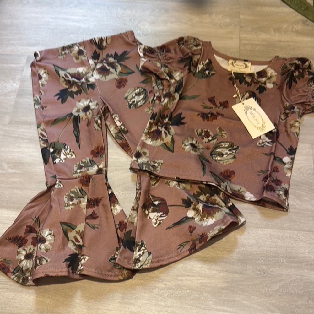 NWT Mia Joy set size 4